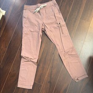 Vuori women’s ripstop pants in mauve